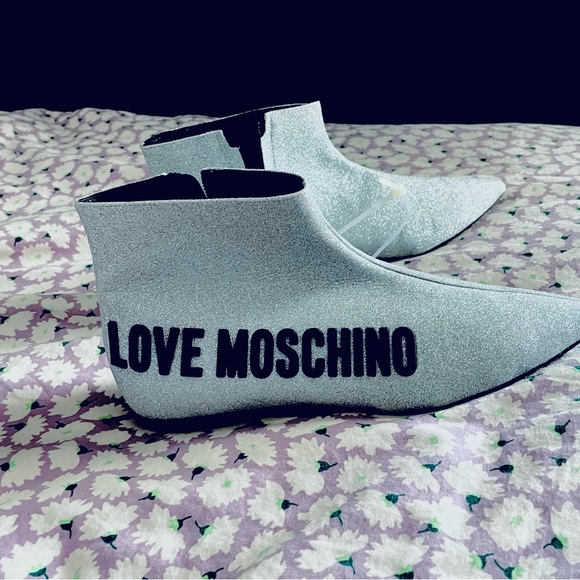 New LOVE MOSCHINO Argento Silver Glitter Ankle Booties - Picture 2 of 6